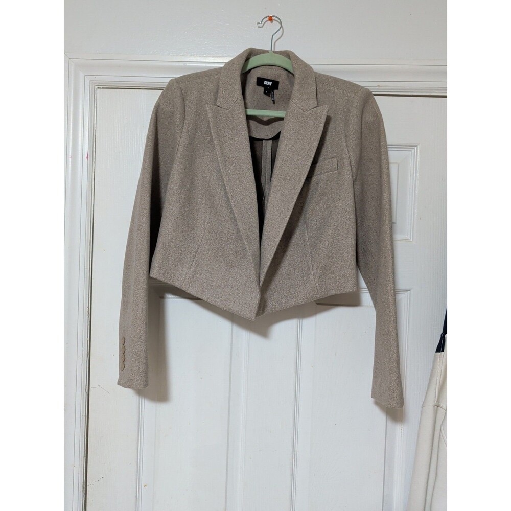 DKNY CROPPED OPEN FRONT BLAZER  SIZE MEDIUM